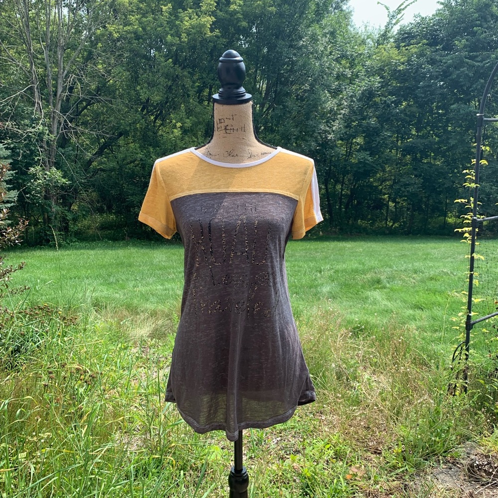 gray and yellow shirt
